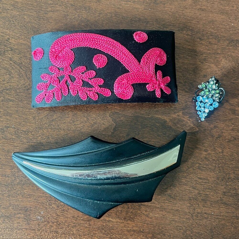 Bundle of 1980s Vintage Hair Clips / Barrettes (embroidered, bunch of grapes)